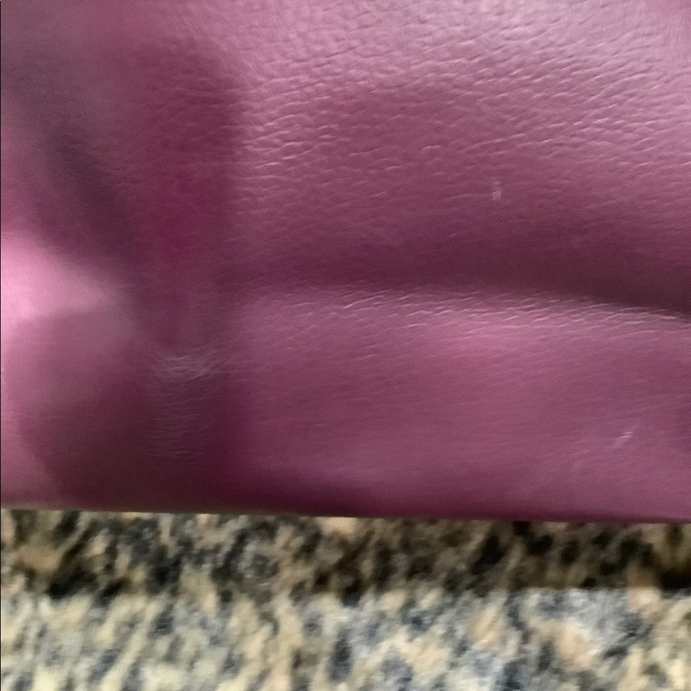 MICHAEL KORS LEATHER TOTE AND POUCH - Picture 6 of 11
